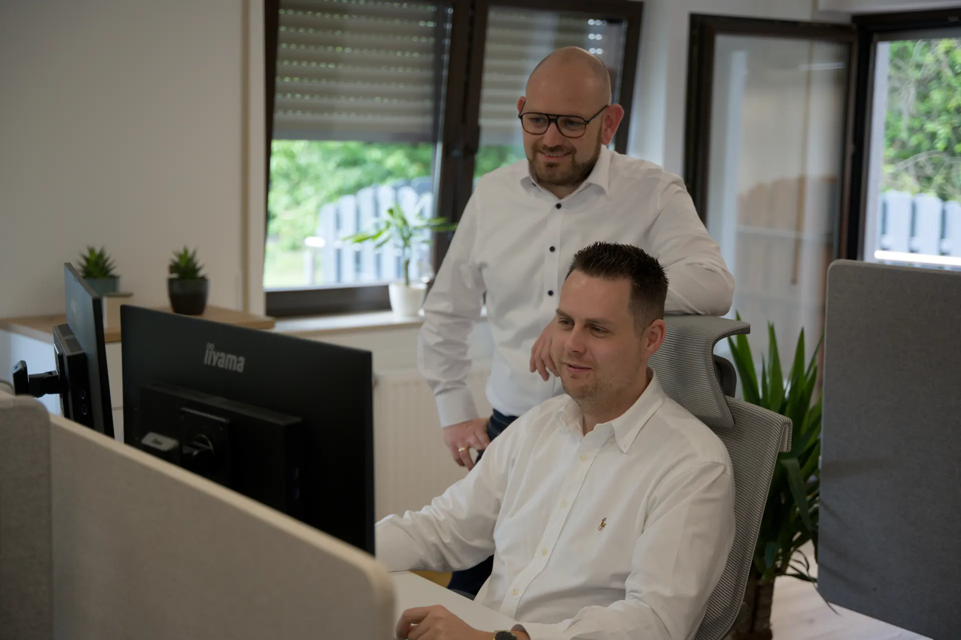 Deltatec-Techniker bei der Arbeit am Arbeitsplatz